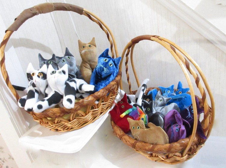 velvet-plush-cats